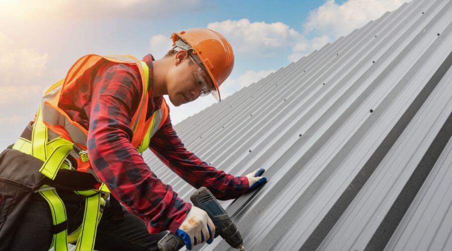 Professional gutter cleaning in Likely, CA